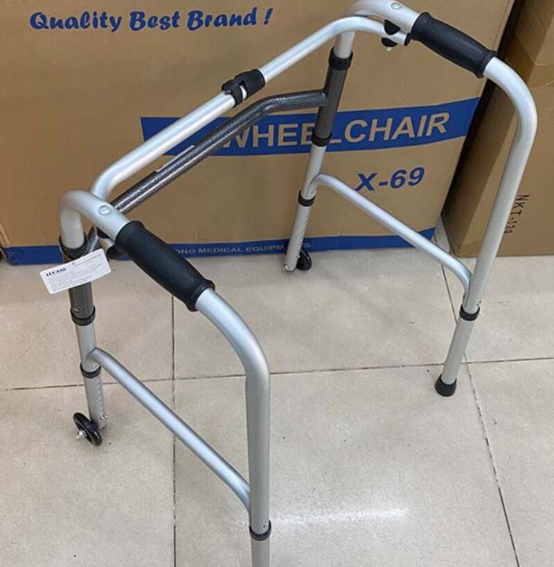 Khung tập đi có bánh xe Lucass W-47